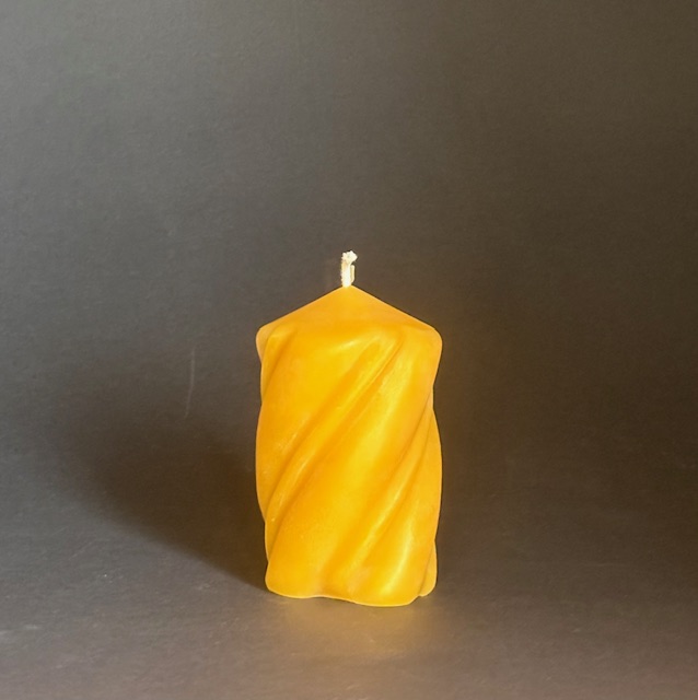 Bienenwachskerze "gedrehter " Stumpfkerze klein