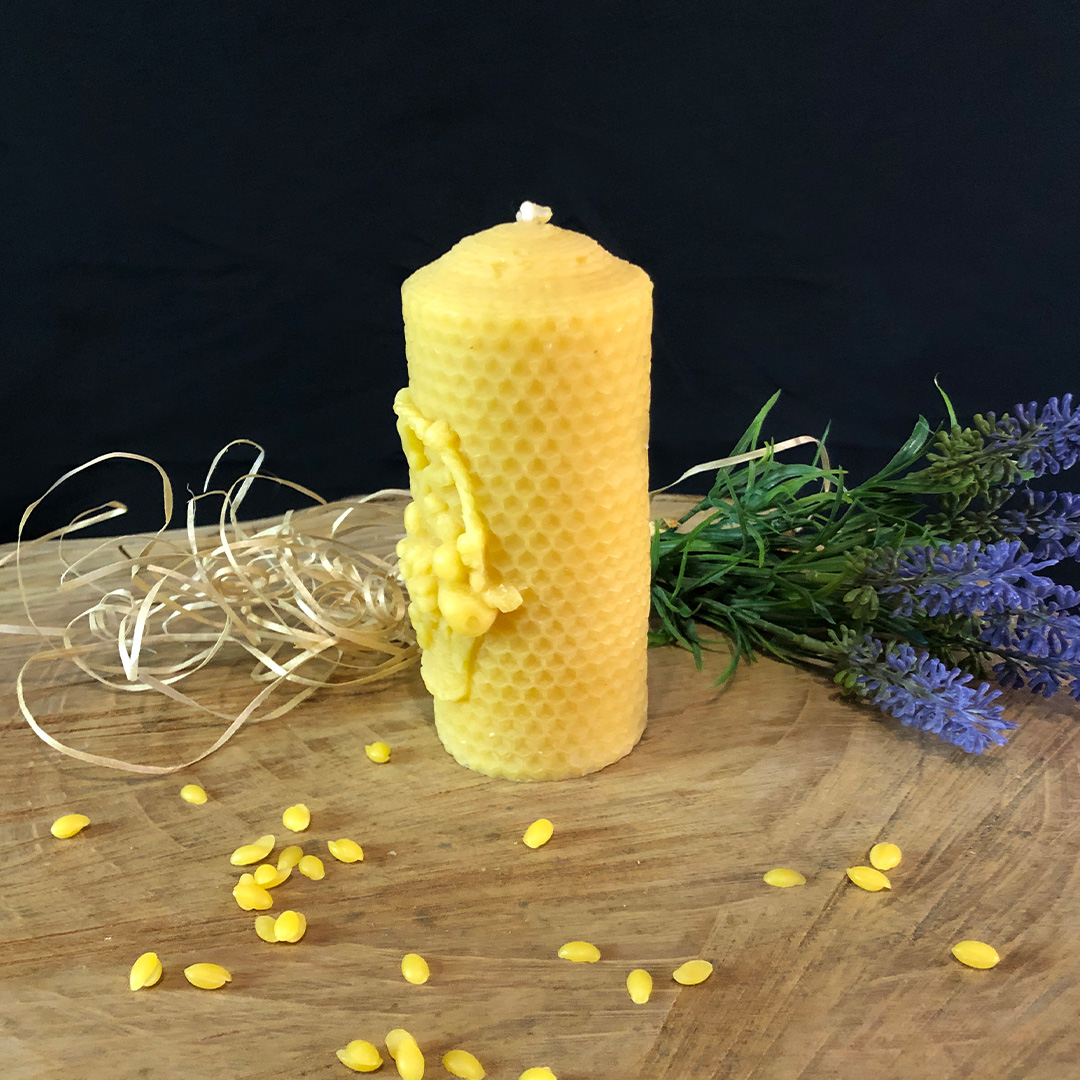 Bienenwachskerze Stumpfkerze "Wabenmuster mit Obstkorb"